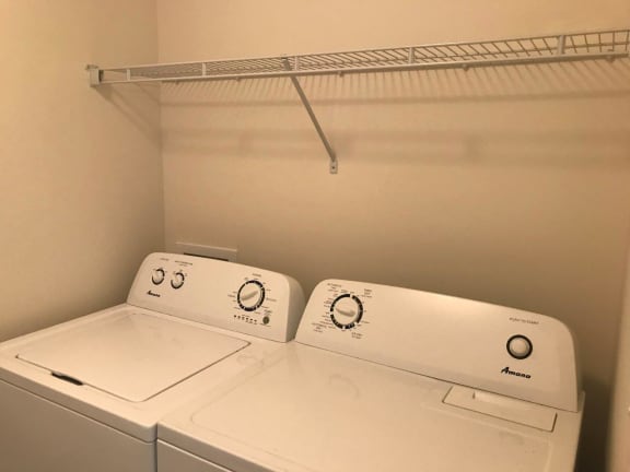 Large Washer Dryer at Shaker Square, Lebanon